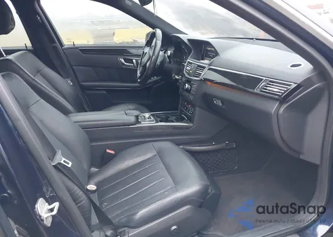 2013 Mercedes-Benz E 550 4Matic z USA, uszkodzony, nr VIN WDDHF9BB5DA677295